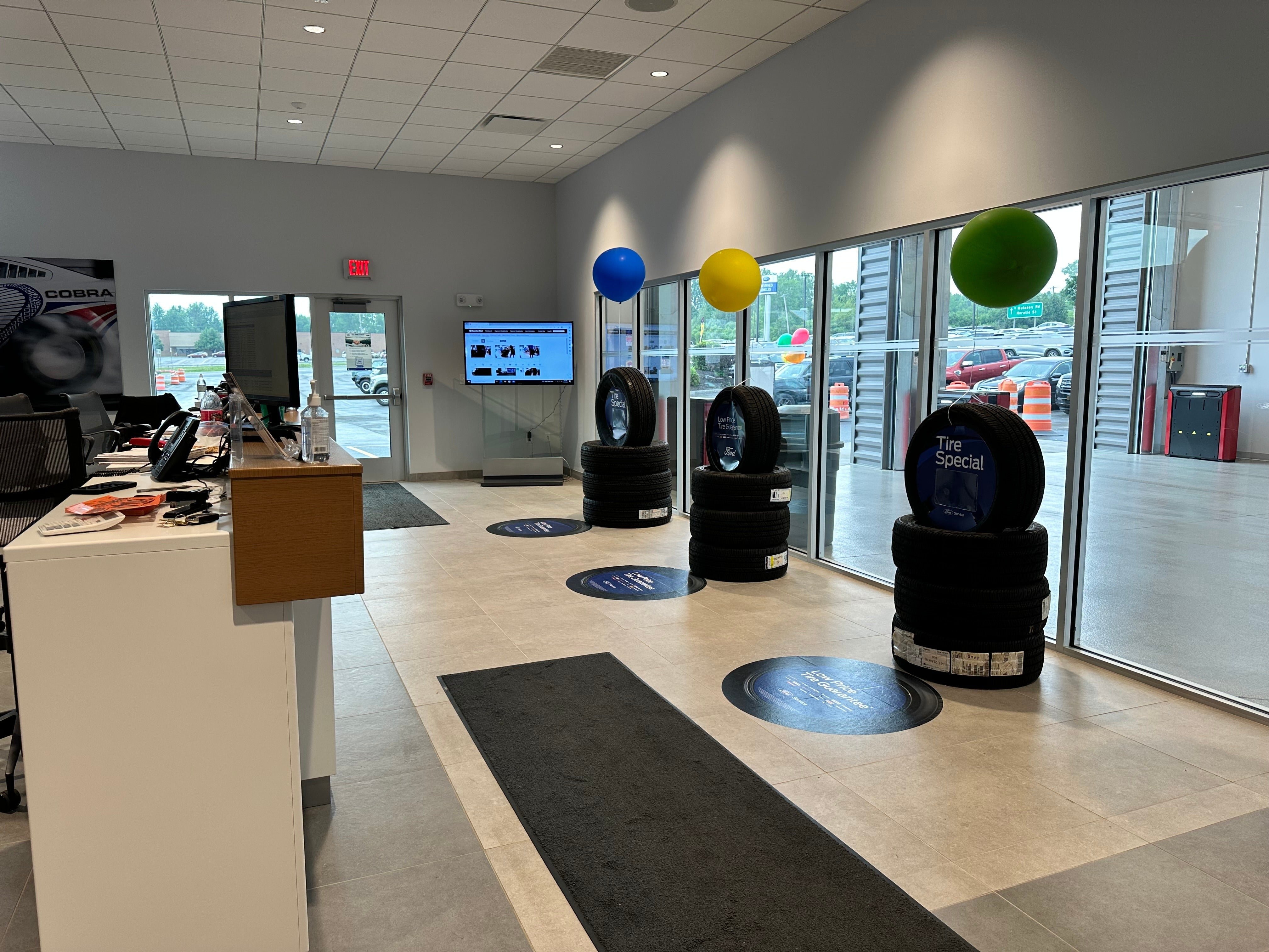image of the service desk at Don's Ford Utica