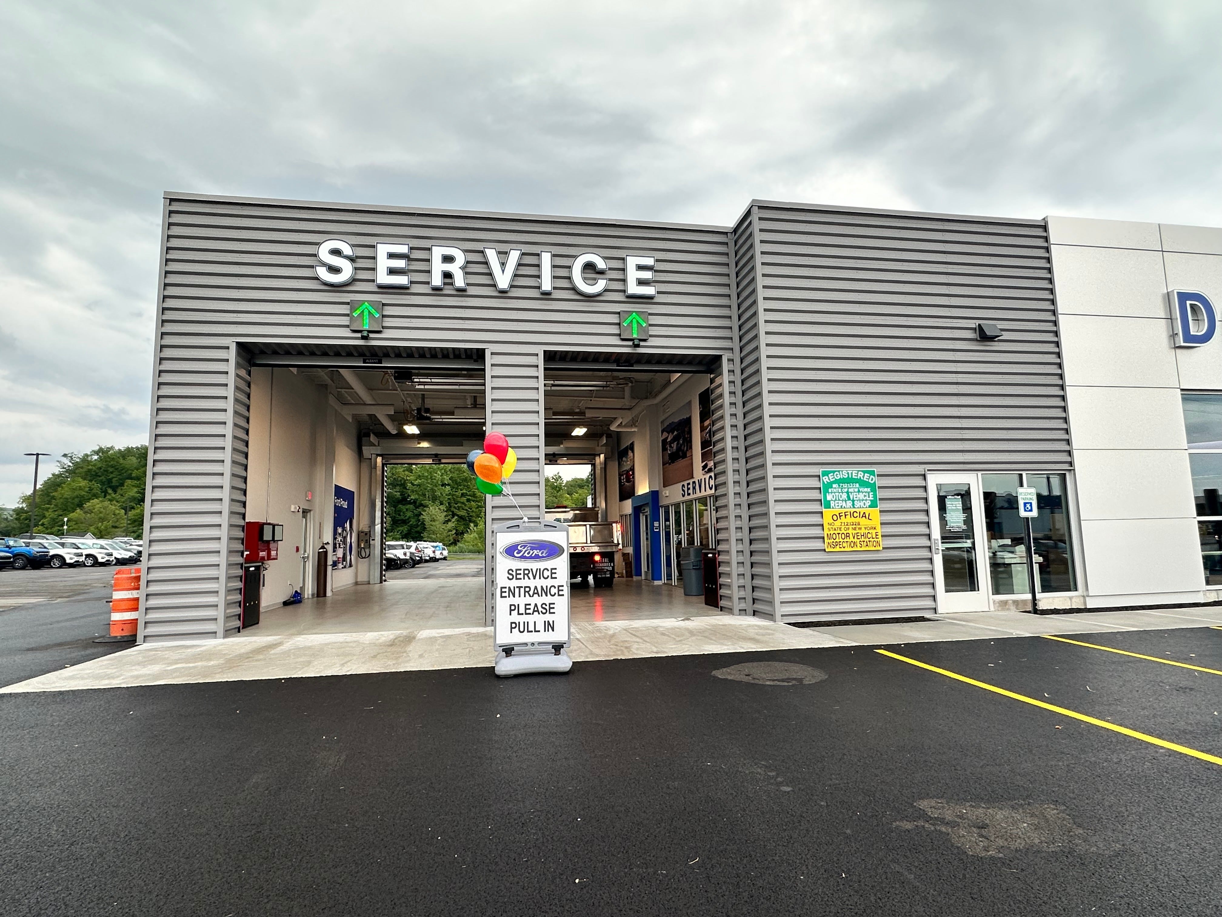 image of service garage at Don's Ford Utica